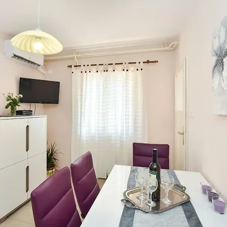 Neyra Apartment *
